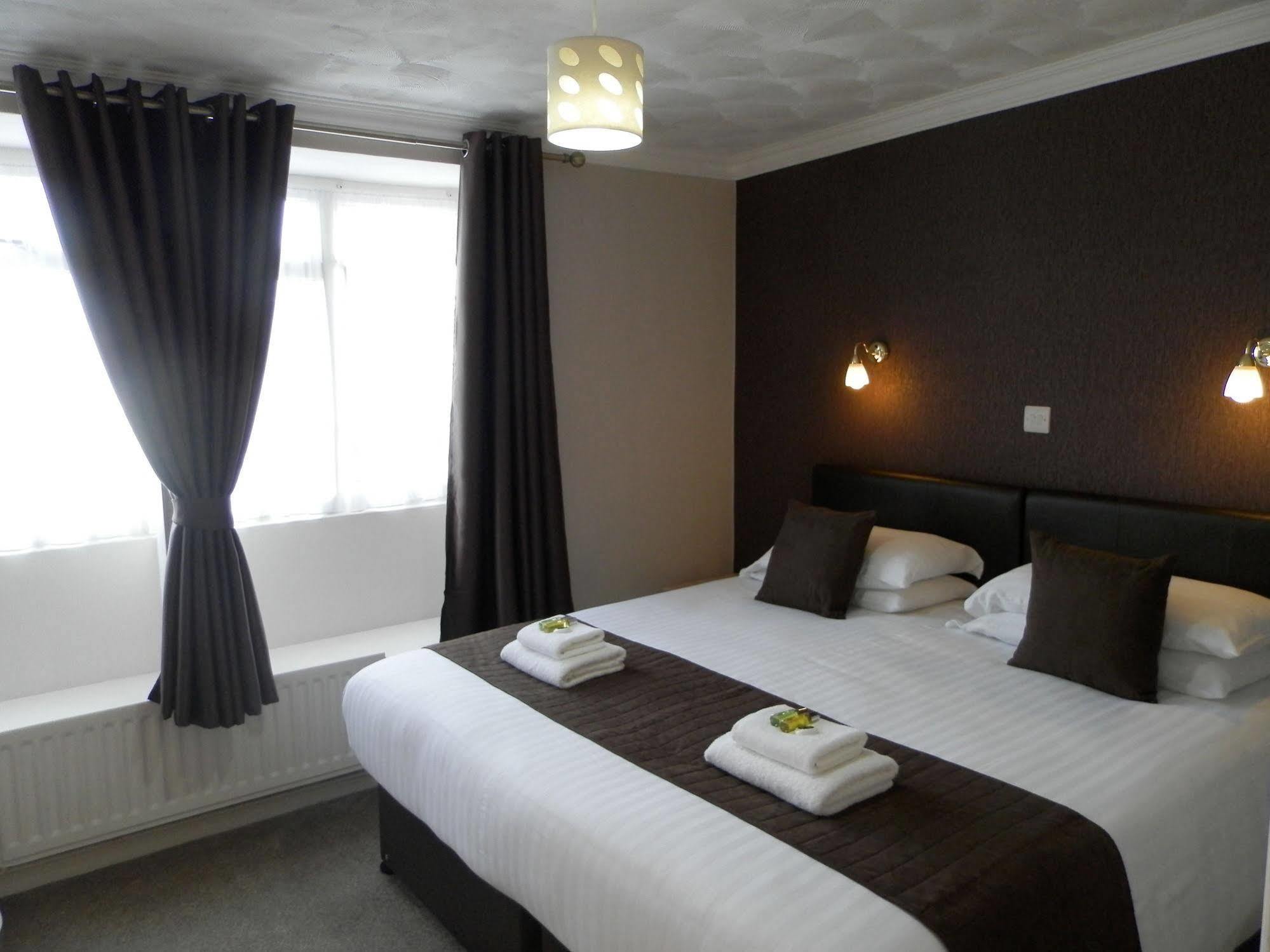 Wayside Cheer Hotel Castel Exteriér fotografie